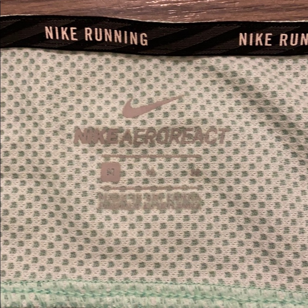 Nike Top - Picture 2 of 2